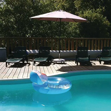 Three-bedroom Holiday In Moutieres Sous Argent. * Moutiers-sous-Argenton