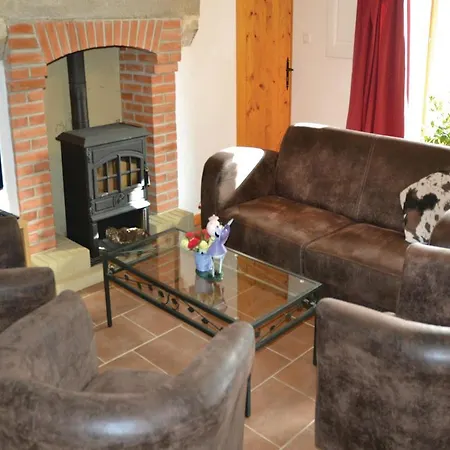 Three-bedroom Holiday In Moutieres Sous Argent. Tatil Evi