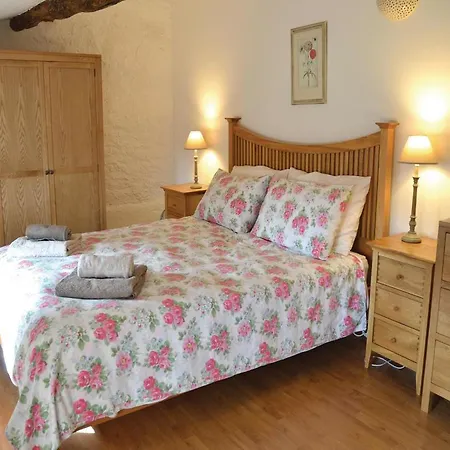 Tatil Evi Three-bedroom Holiday In Moutieres Sous Argent.
