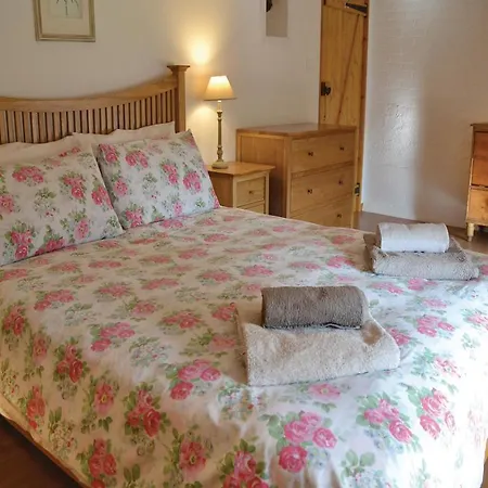 Three-bedroom Holiday In Moutieres Sous Argent.